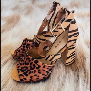 Gianni Bini Leopard Tiger Animal Print Heel Sandals Calf Hair